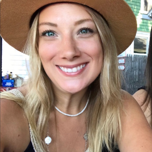 Meet your Posher, Ashley - Picture 5 of 5